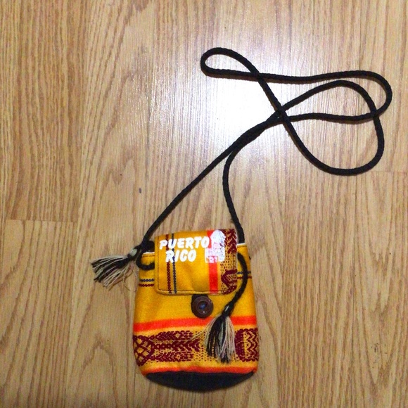 Handbags - 3/15🌹Hand painted Puerto Rico small crossbody